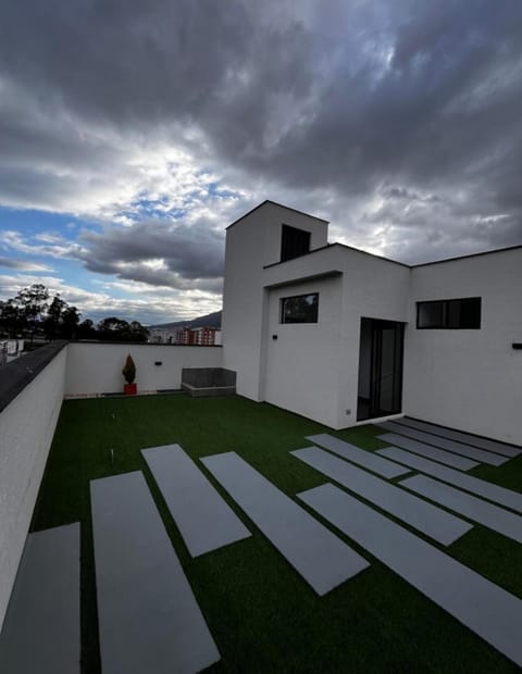 Departamento Ponceano Alto, atrás del supermaxi de la real audiencia Apartment in Quito