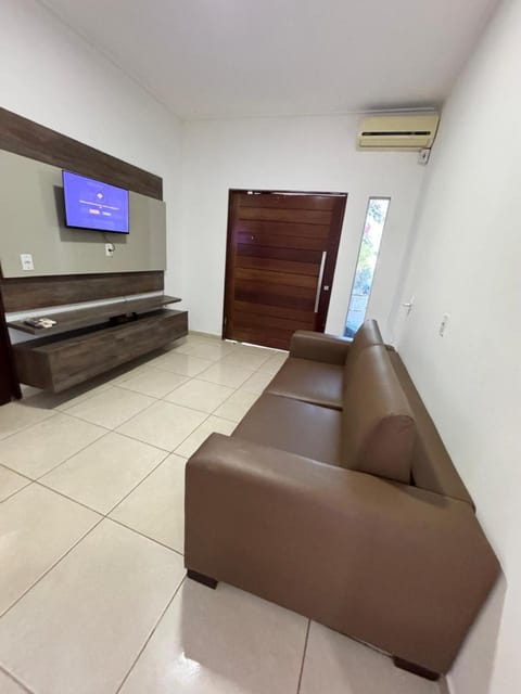 Communal lounge/ TV room, TV and multimedia, Living room, Seating area, air conditioner