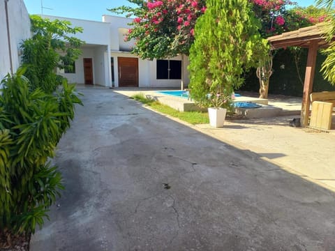 Property building, Garden, Garden view, Swimming pool