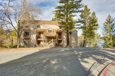 Central Condo with Water Views in Lake Arrowhead! Apartment in Lake Arrowhead