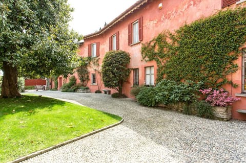 Facade/entrance, Inner courtyard view