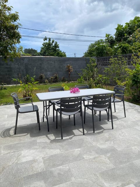 Patio, Spring, Day, Garden, Garden, Balcony/Terrace, Dining area, Garden view