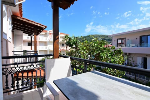 Balcony/Terrace, Mountain view