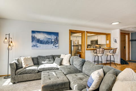 Walk to Lifts Brian Head Condo with Ski Locker! Apartamento in Brian Head