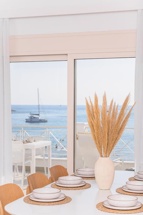 Living room, Dining area, Sea view