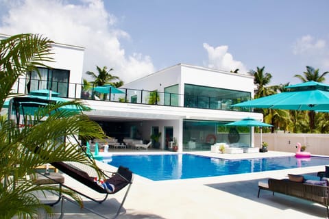 Property building, Patio, Pool view, Swimming pool, Swimming pool, sunbed