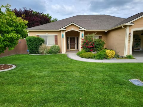 Tri-Cities Home Away from Home House in Kennewick