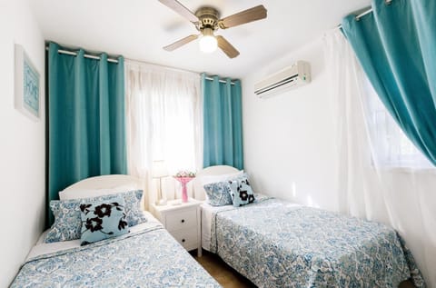 Bed, Photo of the whole room, Bedroom, air conditioner