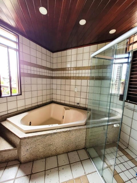 Shower, Hot Tub, Bathroom, Bath