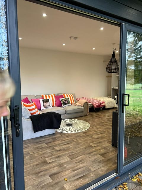 Patio, Day, Living room, Seating area, Garden view