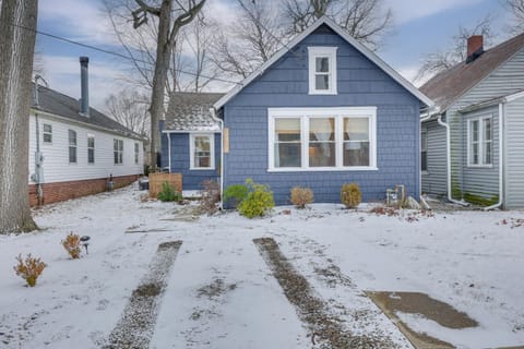 Patio and Lake Views Family-Friendly Canton Retreat House in Canton