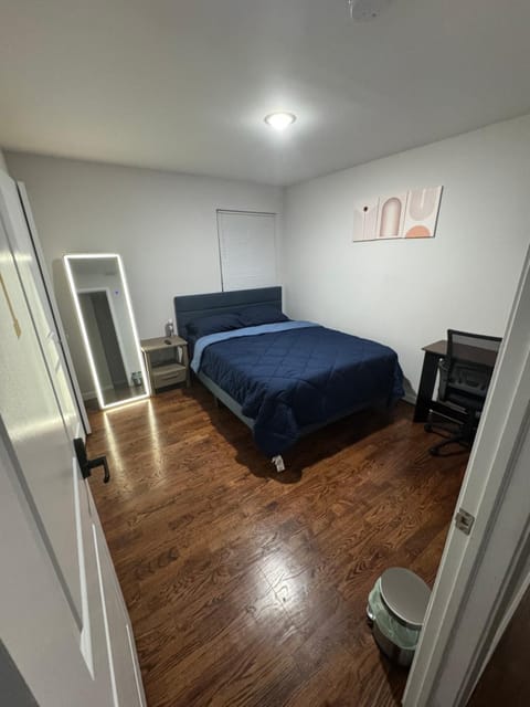 Central Comfort Apartment in Newark