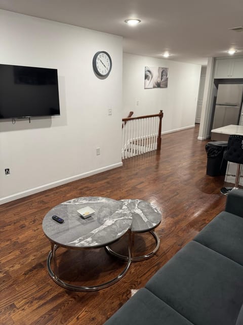 Central Comfort Apartment in Newark