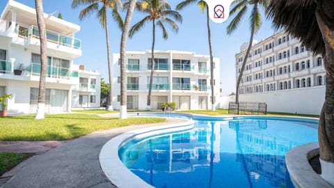 Property building, Day, Pool view, Swimming pool