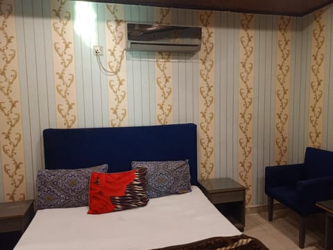 Royal family ties Hotel Apartment in Lahore