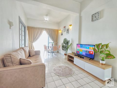 Communal lounge/ TV room, TV and multimedia, Living room, Seating area, Evening entertainment