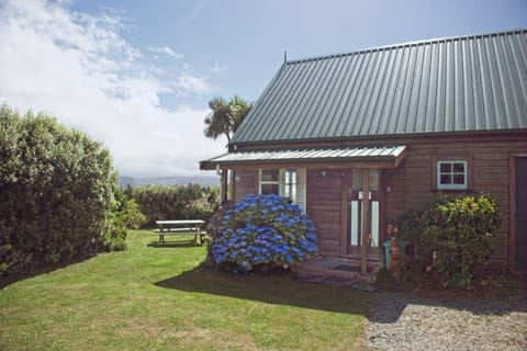 Hilltop guest room, Escape the city! Apartment in Dunedin