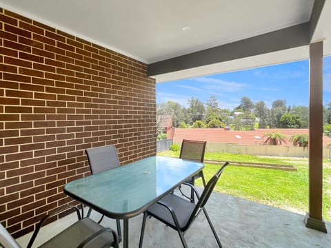 Spacious 4-Bed House Near Batemans Bay Centre House in Batemans Bay