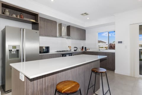 Windward Marina Retreat House in Busselton