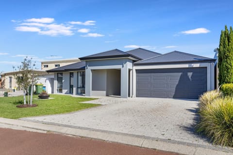 Windward Marina Retreat House in Busselton