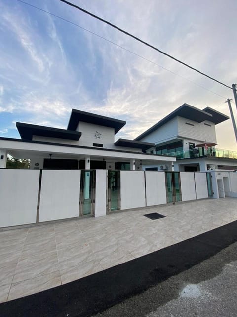 MERCU STAYCATION HOMESTAy Villa in Negeri Sembilan, Malaysia