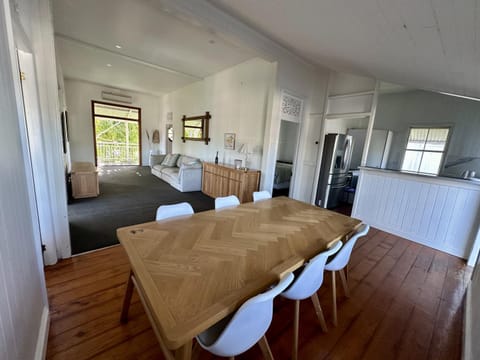 3 Bedroom House in Heart of Bulimba Casa in Bulimba