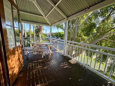 3 Bedroom House in Heart of Bulimba Casa in Bulimba