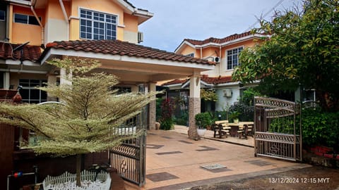 Homestay Santai Bertam House in Penang