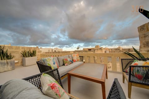 Patio, Day, View (from property/room), Balcony/Terrace, Living room, Seating area