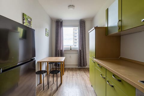 Geräumige 3-Zimmer-Wohnung mit vollausgestatteter Küche Apartment in Halle Saale