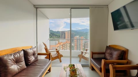 3 Bedroom Near Aves Maria Mall, Top Amenities, Valley Views Apartamento in Sabaneta