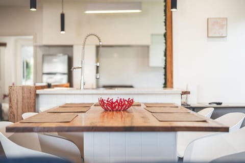 Kitchen or kitchenette, Decorative detail, Dining area