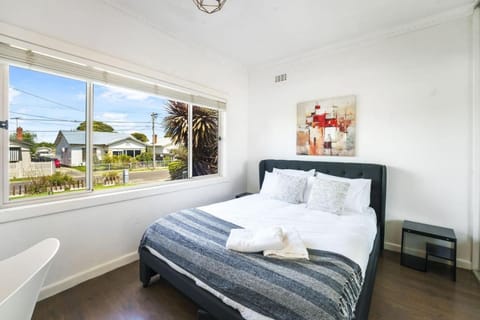 Bed, Photo of the whole room, Decorative detail, Bedroom