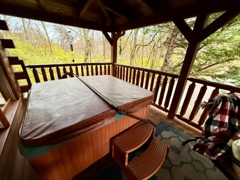 Experience Comfort and Tranquility at Mooseberry Just Minutes from Top Attractions House in Pigeon Forge