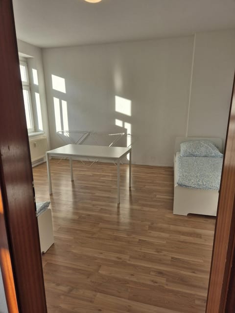 LIVING 21, Monteur- und Ferienwohnung, 5 Personen, zur langfristigen Anmietung Apartment in Halle Saale