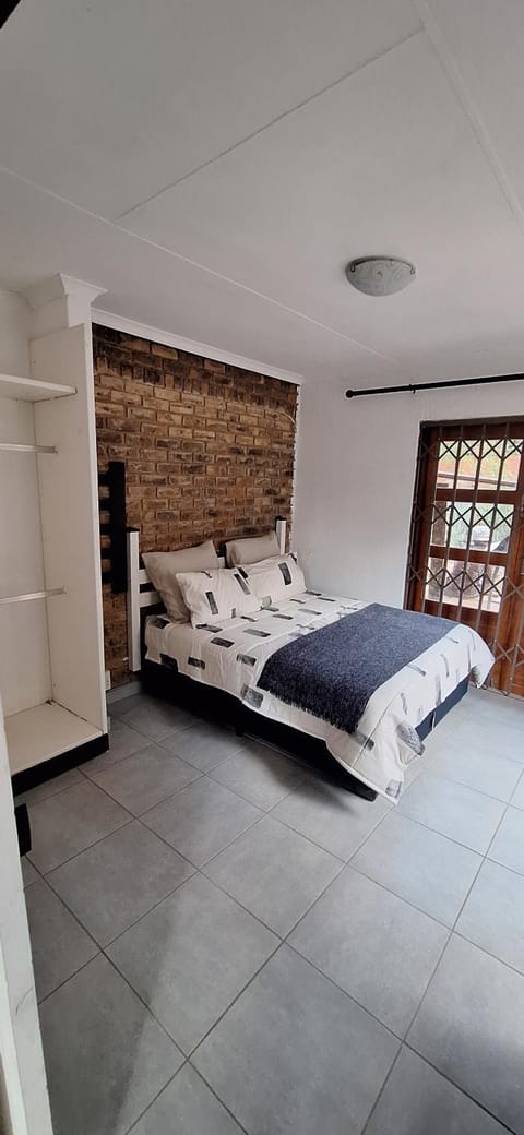 Jukskei Big 5 - Elephant Apartment in Sandton