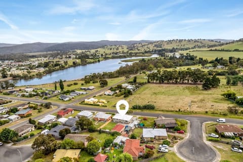 Nearby landmark, Neighbourhood, Bird's eye view, Lake view, Location