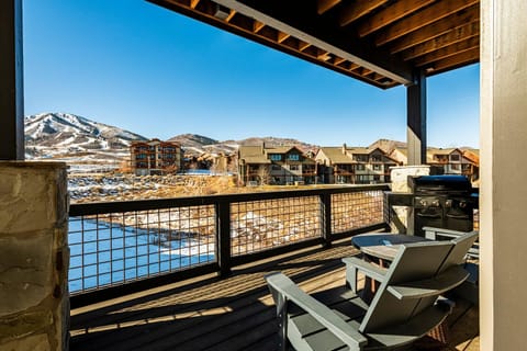 New Deer Valley East Condo-Minutes to Ski! Lakeside 14-202 House in Jordanelle Reservoir