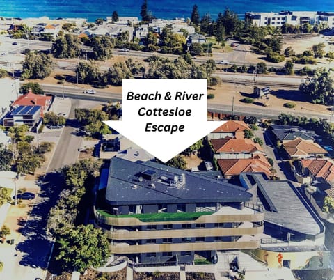 Property building, Beach, Location