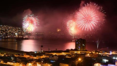 AÑO NUEVO,Terraza vista al mar en LARRAIN House in Valparaiso