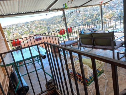 AÑO NUEVO,Terraza vista al mar en LARRAIN House in Valparaiso