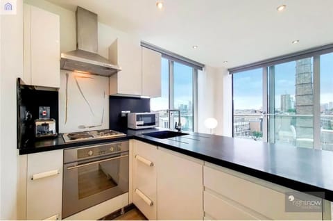 Stunning views of The Shard and London Apartment in London Borough of Southwark