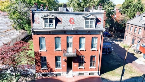 Property building, Bird's eye view, Street view