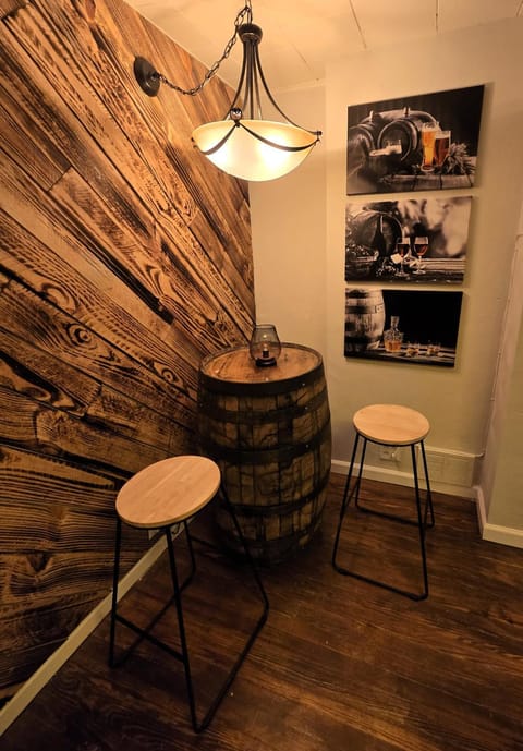 Carey Way Quarters - The Speakeasy Apartment in Pittsburgh