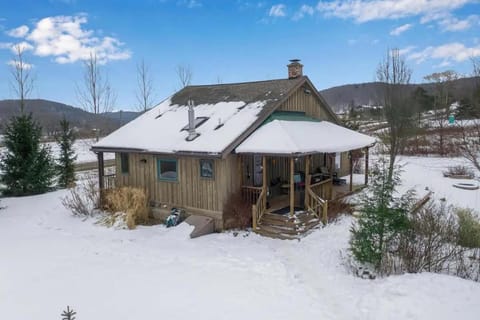 Rustic Cabin Wood Fireplace & Large Deck House in Cattaraugus