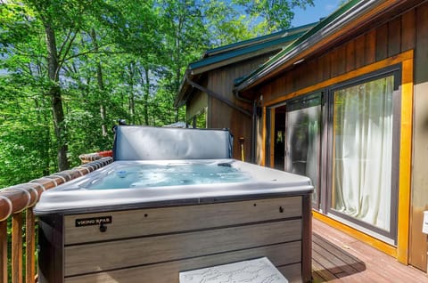 Spacious Chalet Hot Tub Sauna Holiday Valley Chalet in Cattaraugus