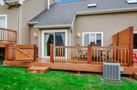 3-Bed Family Townhouse with Scenic Views & Patio Casa in Ellicottville