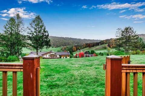 3-Bed Family Townhouse with Scenic Views & Patio Casa in Ellicottville