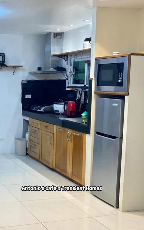 Kitchen or kitchenette, microwave, oven, kitchen