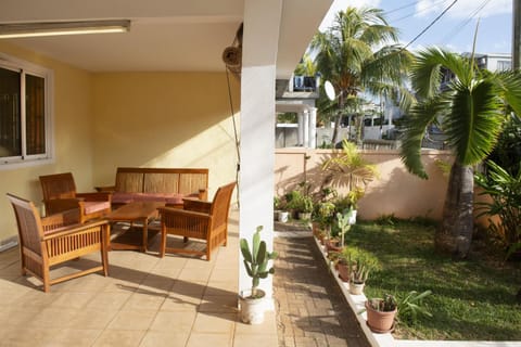 Patio, Garden, Living room, Dining area, Garden view